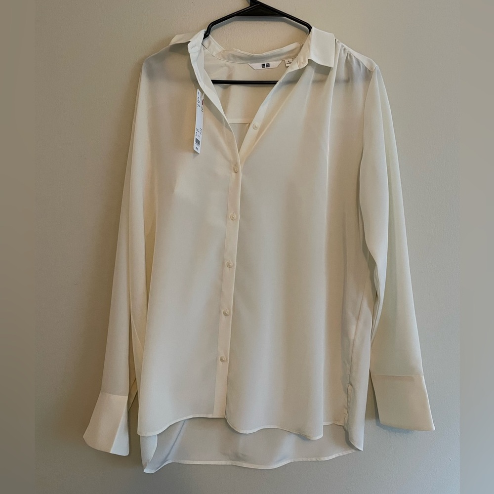 Uniqlo NWT button down blouse